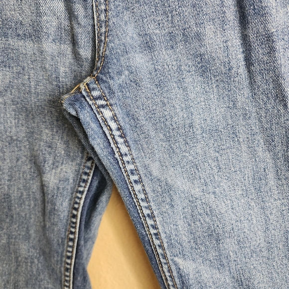 PacSun Womens |26| Vintage Icon Raw Hem Mid Rise Cropped Medium Wash Jeans - Picture 4 of 12